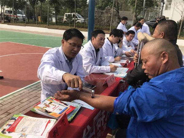 发挥医联体优势  合肥市骨科医院党总支走进柘皋镇  开展送医下乡义诊活动