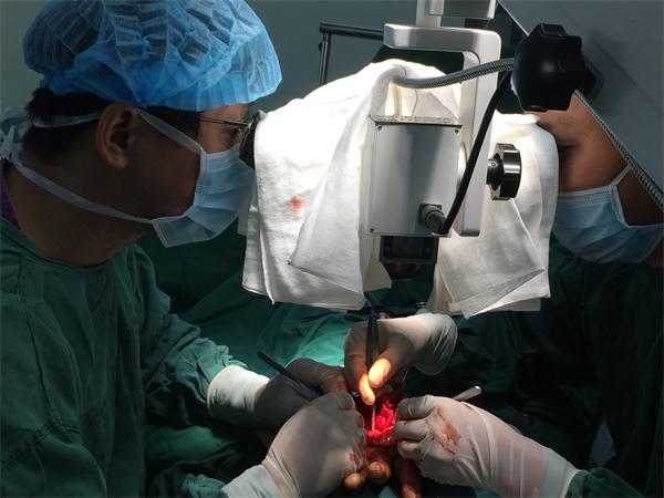 合肥市骨科医院成功完成一例复杂性断掌再植术