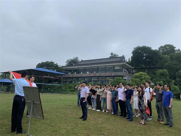 合肥市骨科医院赴板子矶爱国主义教育基地和神山烈士陵园开展“不忘初心，牢记使命”主题教育